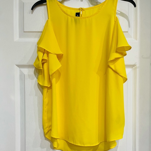 FREE w purch, NWOT, cold shoulder, yellow flutter summer blouse - Picture 2 of 13